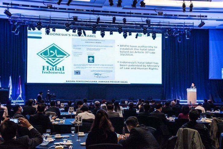 Sukoso, head of Indonesia's halal product assurance agency BPJPH, gives a lecture on BPJPH's new policies on halal certification and relevant laws at The K-Hotel Seoul in Seocho-gu, southern Seoul, Nov. 13. / Courtesy of BPJPH