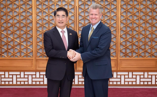Defense chief urges stronger joint exercises with US during meeting with Admiral Samuel Paparo