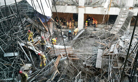 11 rescued from gym collapse - The Korea Times