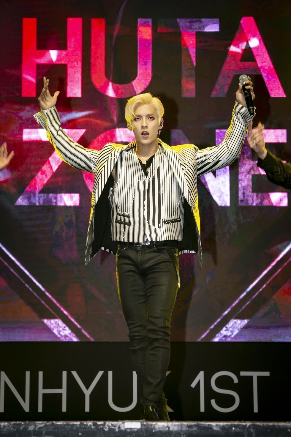 Lee Min-hyuk poised to transcend BTOB with solo album 'Hutazone