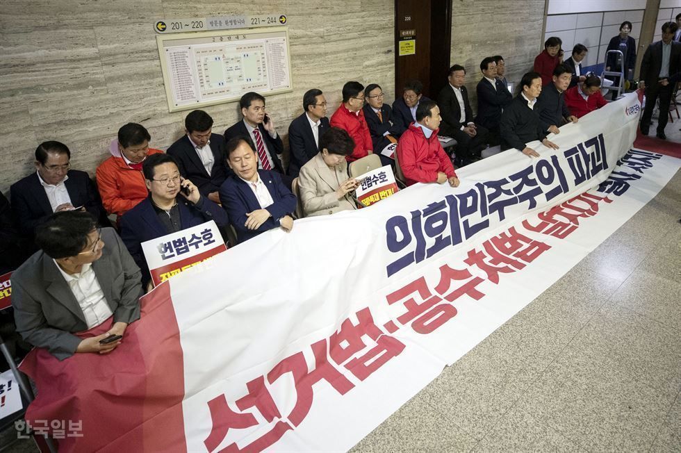 Ruling party head vows stern handling of 'law-breaking' LKP members