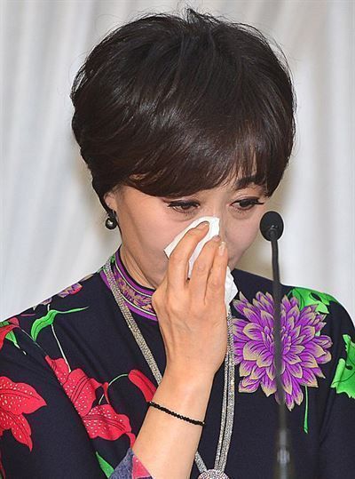 Trot icon Ha Choon-hwa mourns father - The Korea Times