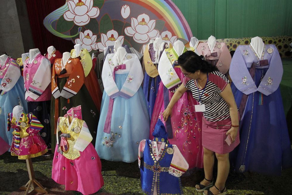 North Korea holds Korean dress exhibition [PHOTOS] - The Korea Times