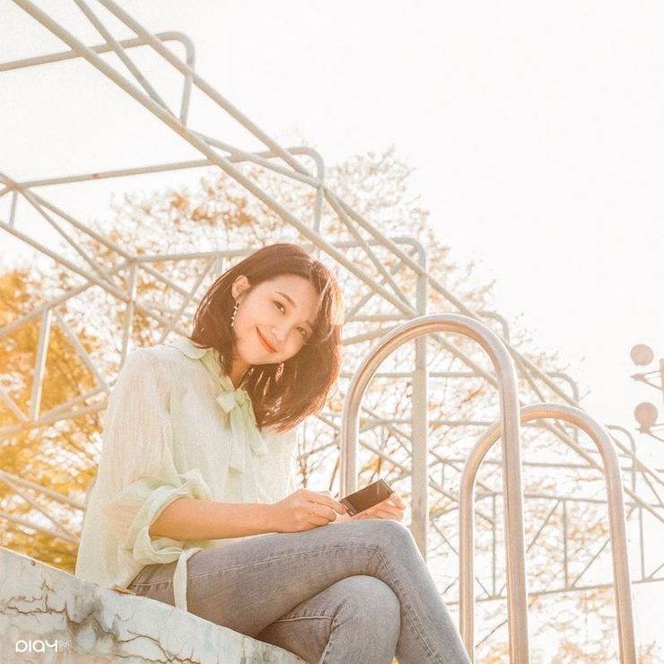 Apink S Jeong Eun Ji Conveys Message Of Empathy In New Ep Simple