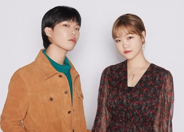 Sibling duo AKMU renews contract with YG - The Korea Times