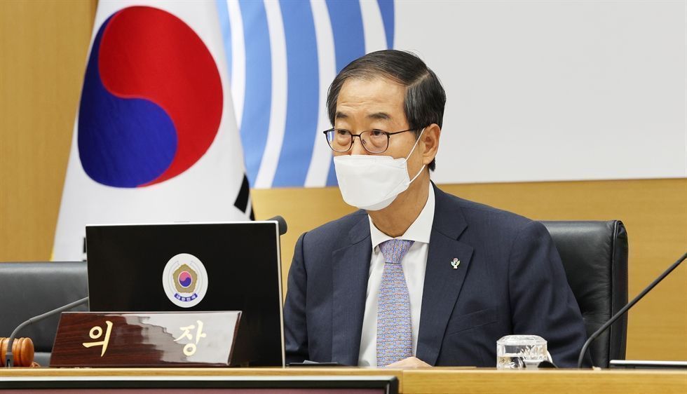 PM urges truckers to end strike - The Korea Times