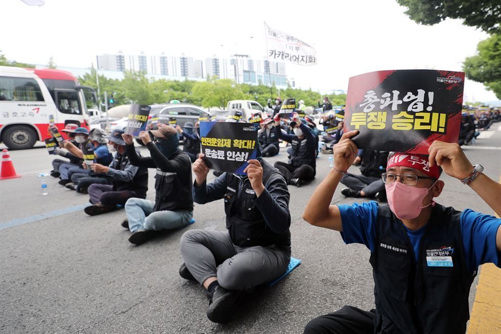 Disruptions deepen as unionized truckers continue strike for 5th day ...