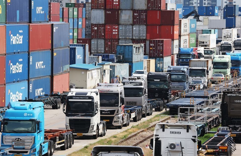 Shippers urge truckers to promptly end strike that puts smaller traders ...