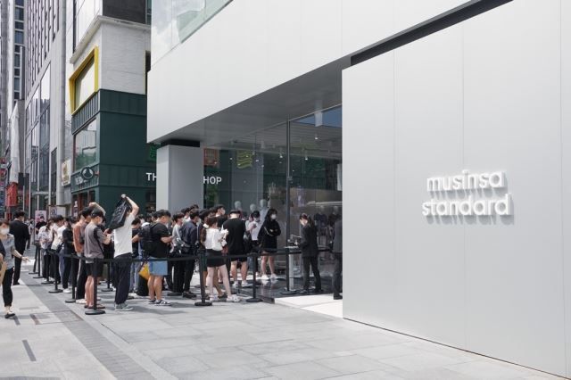 Musinsa's new store becomes hot spot in southern Seoul - The Korea Times