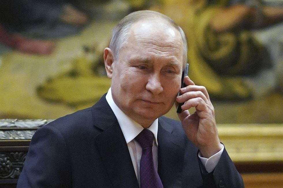 Putin bans Russian oil exports to countries that implement price cap ...