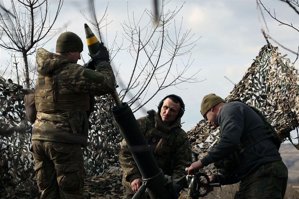 Russian minister inspects troops, US puts up new Ukraine aid