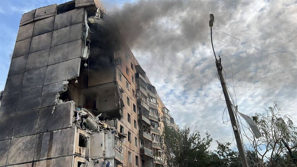 Russian missiles strike an apartment building, killing at least 4 in ...