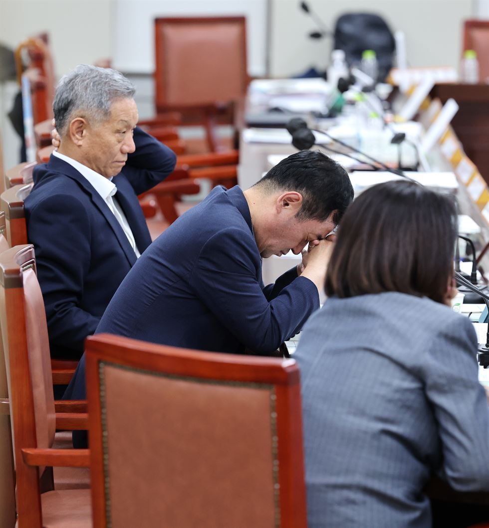 Next year's hourly minimum wage set at 9,860 won - The Korea Times