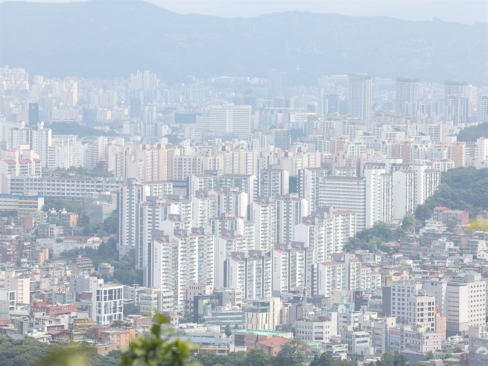 30 people purchased 8,000 homes: data - Vimarsana News