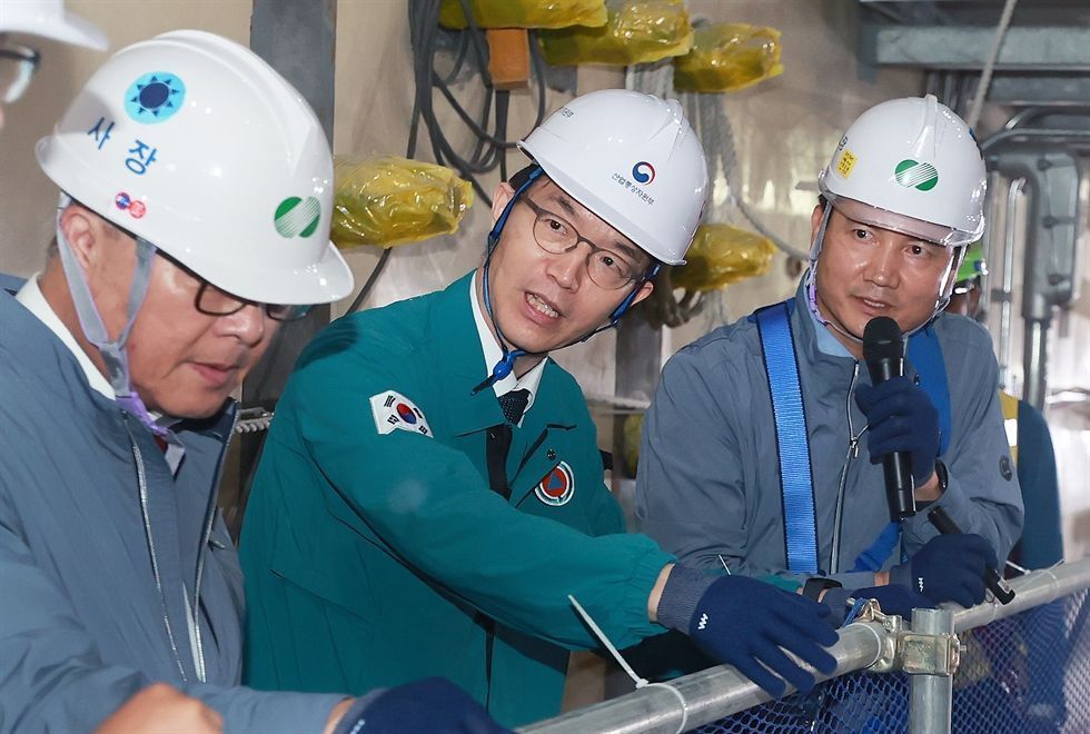 New industry minister demonstrates priorities with visits to nuclear plant, Busan port - Vimarsana News