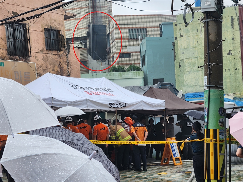                                                                                                  An explosion at a public bathhouse in the southeastern city of Busan injured some 10 people, including firefighters and local public officials, who were nearby to extinguish a fire that erupted earlier, Sept. 1. Yonhap                        