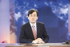 Journalism anchor revered by students