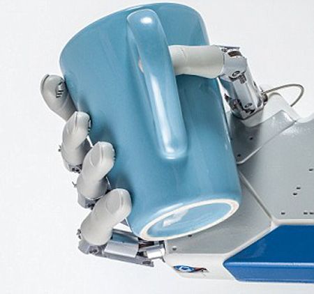 Amputee depends on bionic hand - The Korea Times