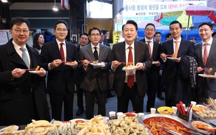 Yoon pledges to drive three state agendas in Busan - Vimarsana News