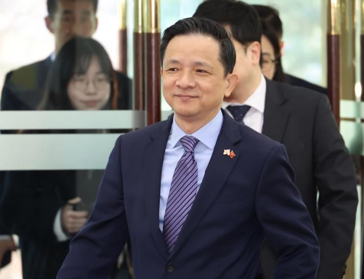 Chinese envoy emphasizes AI cooperation following DeepSeek debate