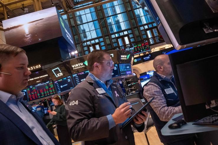 Wall Street tumbles as Fed projects slower rate cuts next year