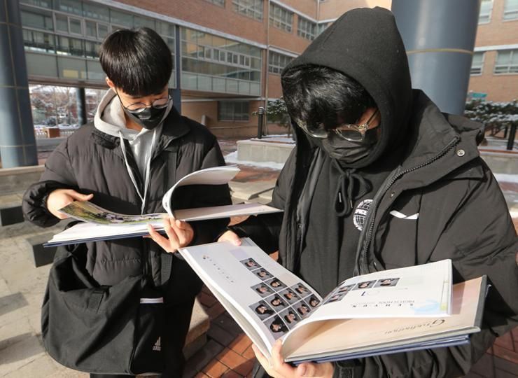 Teachers shy away from yearbook photos due to privacy concerns - Vimarsana News