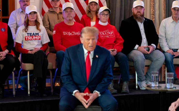 Love him or loathe him, voters agree: Trump looms large in Iowa - Vimarsana News