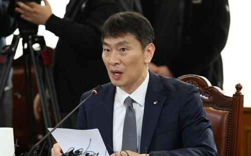 Financial watchdog urges insurers to beef up risk management, capital base