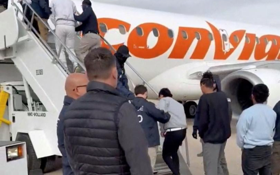 Venezuela sends planes to fetch irregular migrants in US