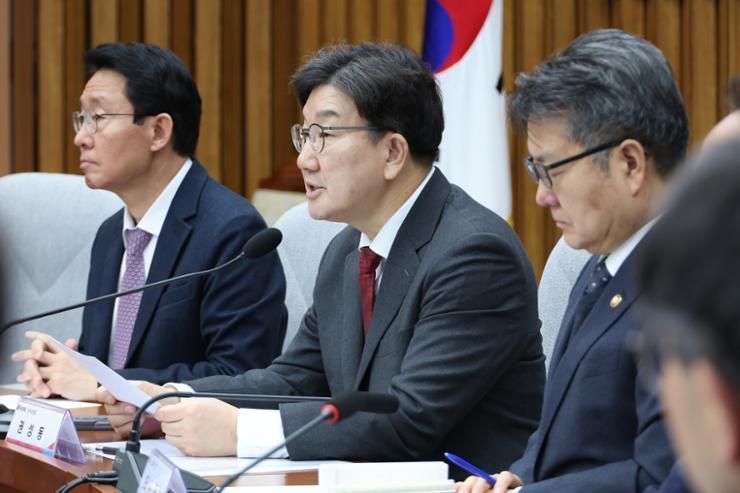 Gov't, ruling party agree to toughen measures against workplace bullying