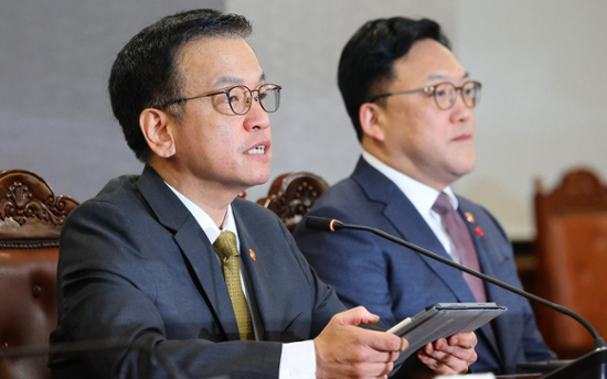 Finance minister warns of short-term market volatility following US rate cut