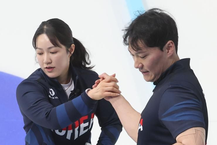 Korea secures at least silver in mixed doubles curling at Winter Asiad