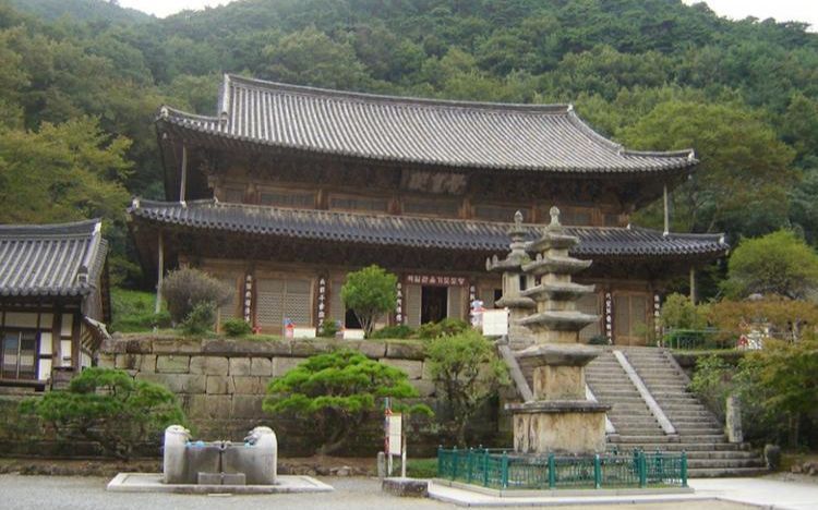 Kim Bu-gwi, the tallest monk at Hwaeom Temple - Vimarsana News