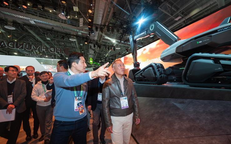 Business tycoons look for new growth engines at CES - Vimarsana News