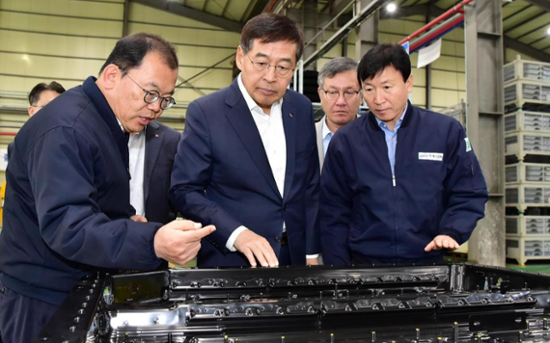 LG Chem solves problems facing clients