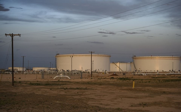 Oil dips as investors torn by tight supply worries and recession fears ...