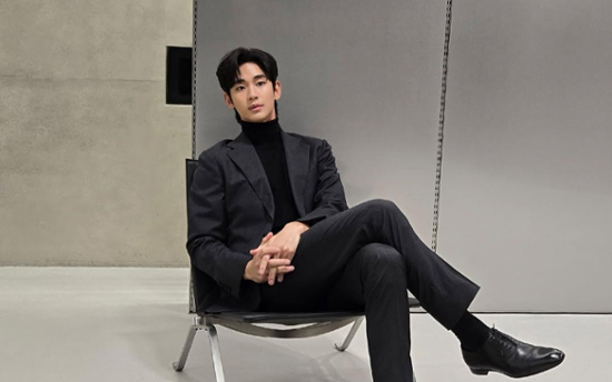 Embattled Kim Soo-hyun files complaint against YouTube channel, late actress' family