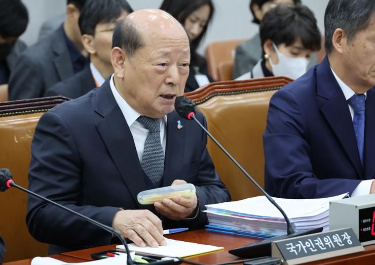 Human rights watchdog chief urges Yoon to sign special bill on Itaewon tragedy into law - Vimarsana News