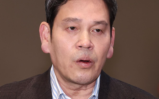 Shinsegae chairman ups stake in discount outlet unit