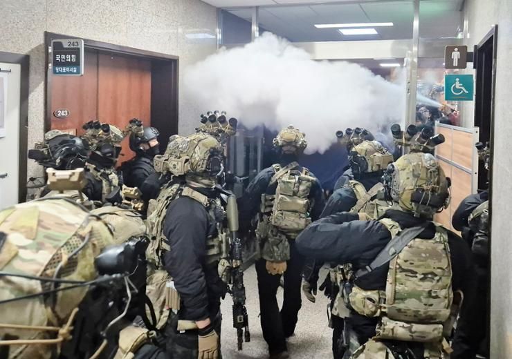 Prosecutors raid office of defense ministry in martial law probe
