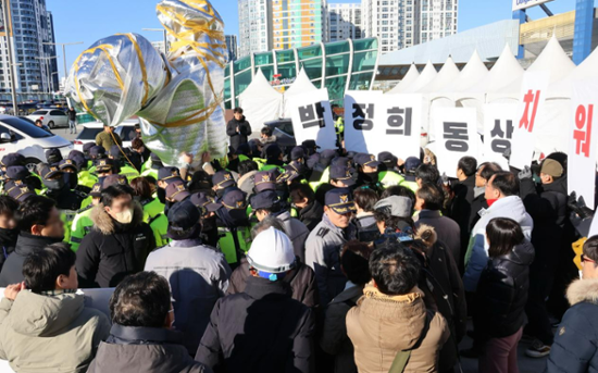 Daegu to unveil controversial statue of former President Park Chung-hee