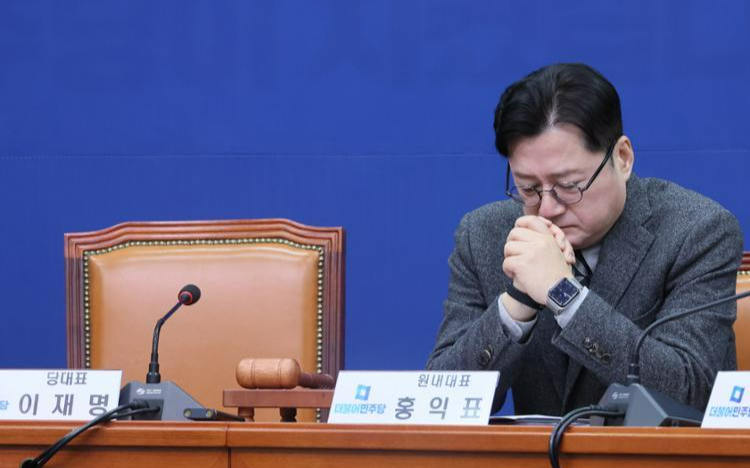 Uncertainty clouds Korea's politics after attack on opposition leader - Vimarsana News
