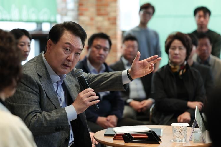 Banks on edge amid mounting criticism from President Yoon - Vimarsana News