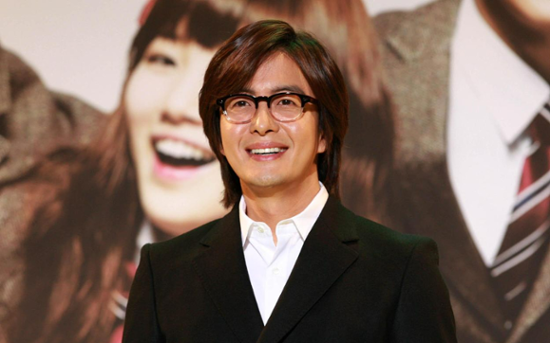 Actor Bae Yong-joon donates W3 bil. to Yonsei University Health System