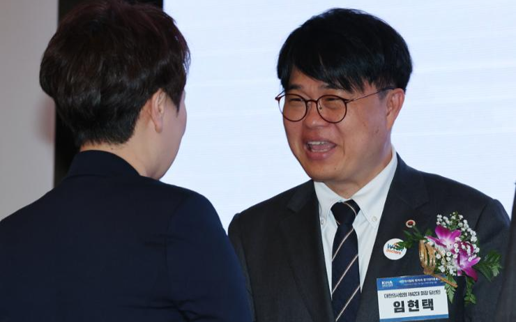 New chief of doctors' group in Korea pledges to address conflict, alleviate public concerns - Vimarsana News