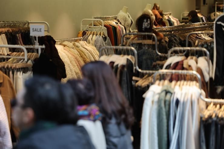 Apparel sales plummet as Koreans tighten belts