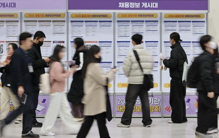 Gov't notes 'increasing downward pressure' in latest economic report