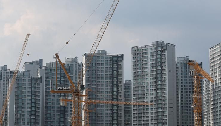 Industrial output, retail sales, facility investment lose ground in January