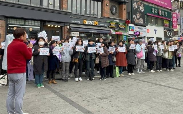 Adult-themed event canceled in Suwon amid public protests - Vimarsana News