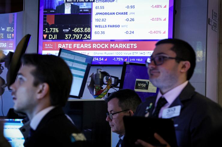 Wall Street falls on double dose of disappointing economic data, as Meta sinks - Vimarsana News